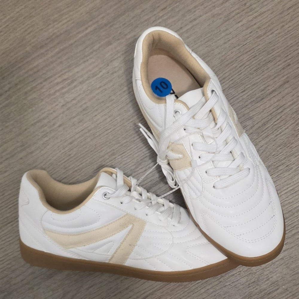 Soda Men's White and Tan Sneakers